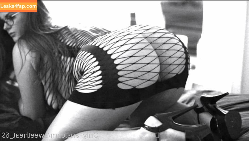 sweetheat_69 / samantha6c1 leaked photo photo #0125