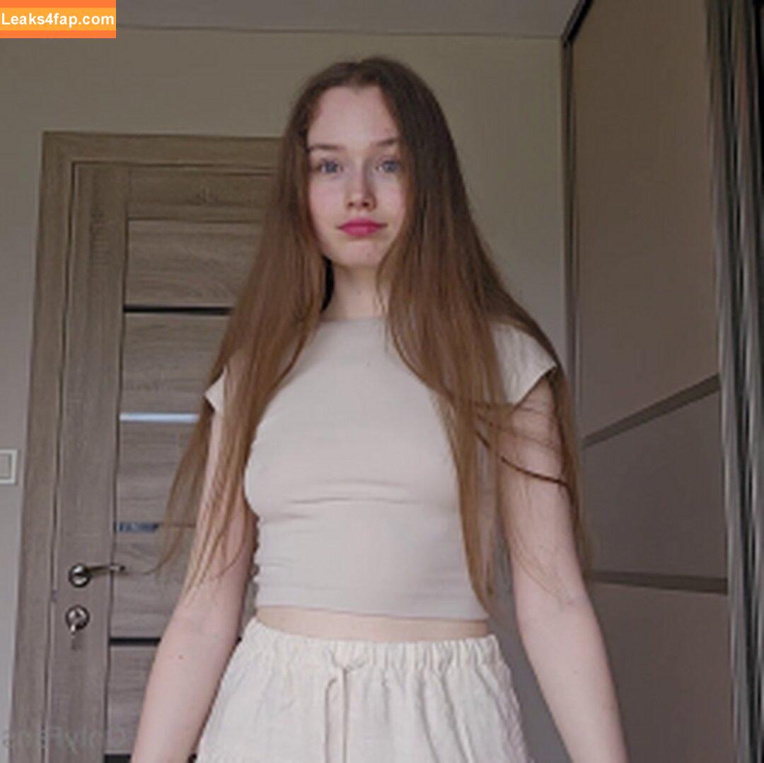 sweetlittlelaury / Laury / sweetestlaury leaked photo photo #0005