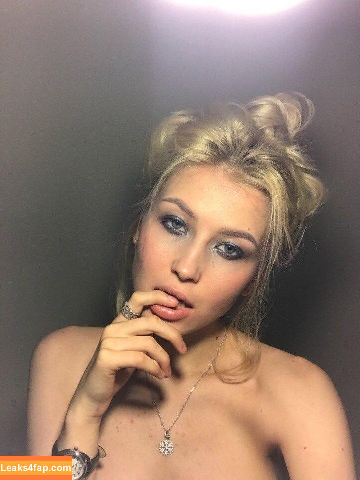 sweetpeach77 / izluchai / sweetpearl_br leaked photo photo #0016