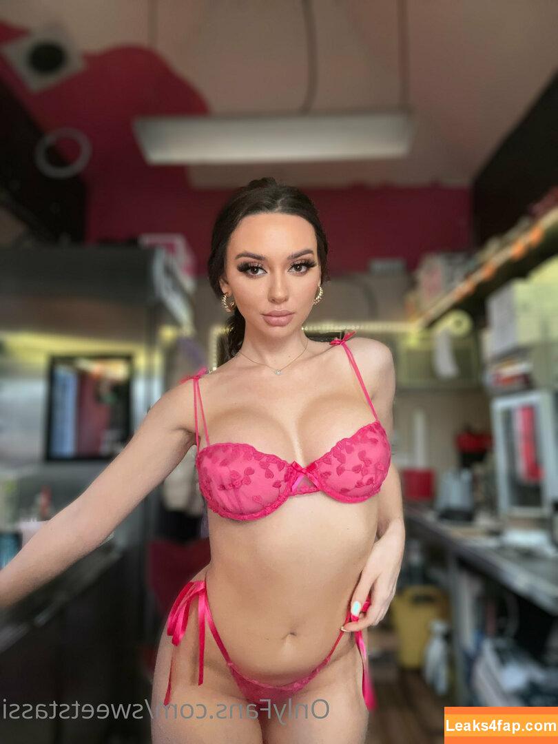 sweetstassi / Bikini Barista leaked photo photo #0064