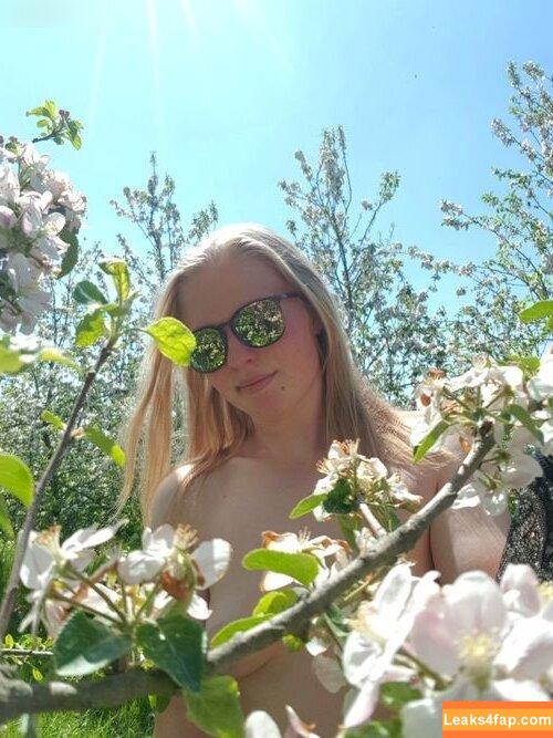Swissgirl04 /  leaked photo photo #0003
