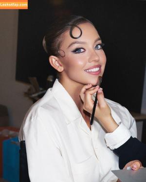 Sydney Sweeney фото #7492