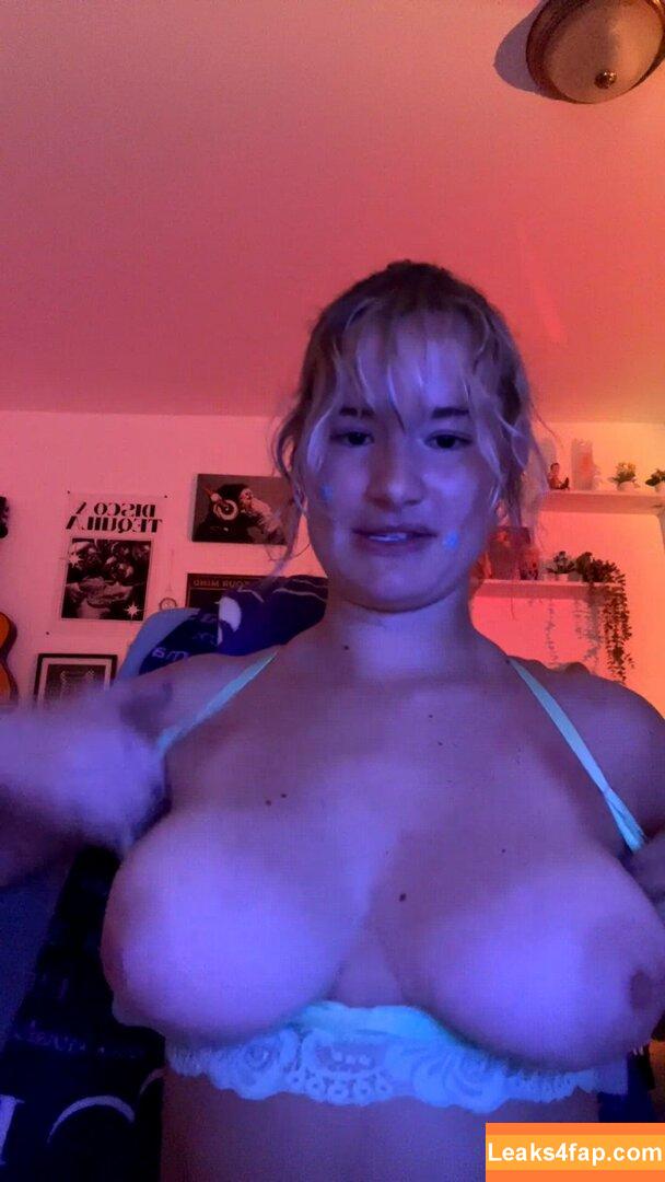 Sydney Wilson / finallylegal18 / sydney_wilsonxoxo leaked photo photo #0023