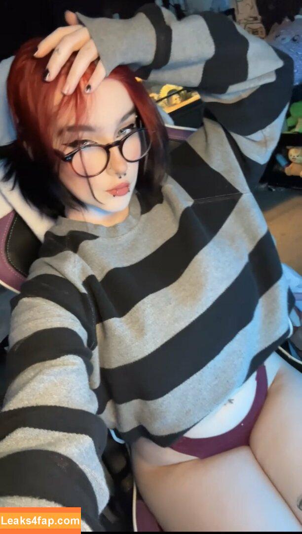 sylvieexo / sylvieecos / sylvieesxo leaked photo photo #0086