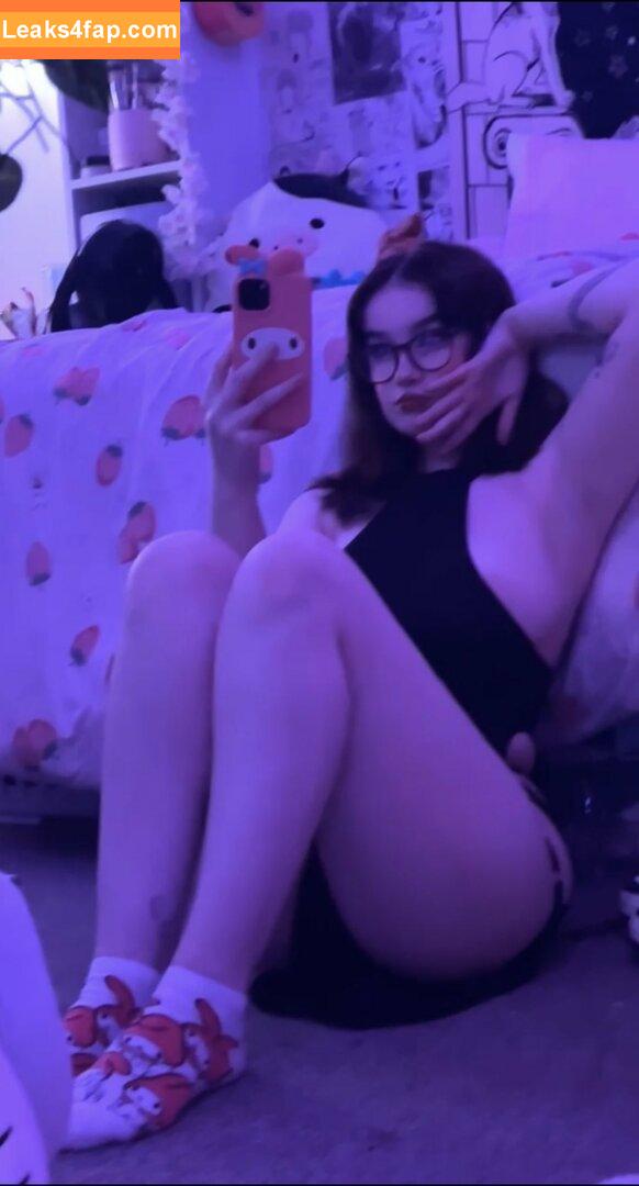 sylvieexo / sylvieecos / sylvieesxo leaked photo photo #0172