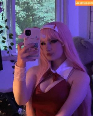 sylvieexo photo #0024