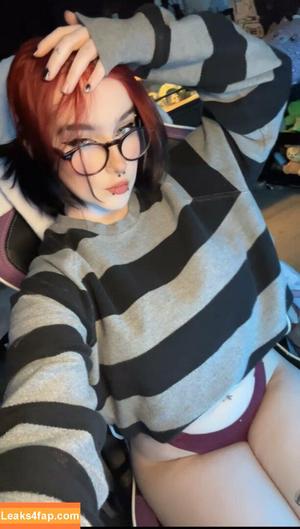 sylvieexo photo #0086