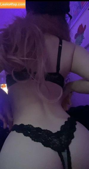 sylvieexo photo #0097