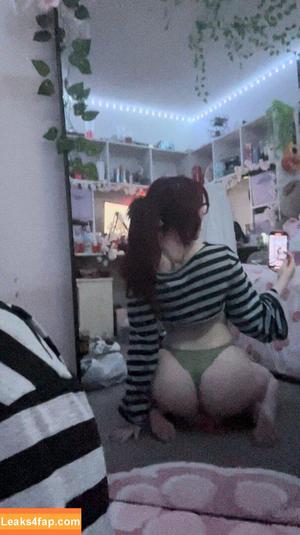 sylvieexo photo #0132