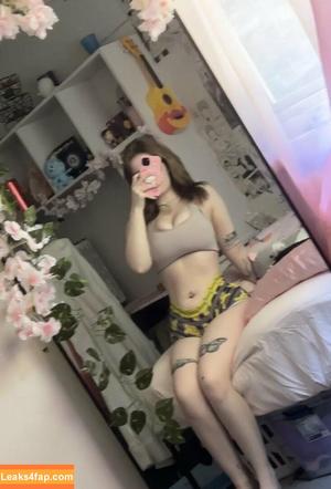 sylvieexo photo #0163