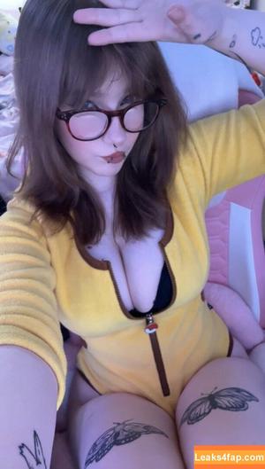 sylvieexo photo #0165