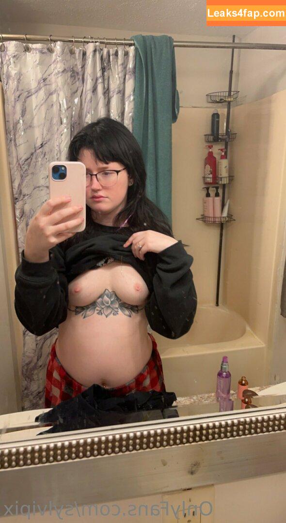 sylvipix / Young Goth Milf leaked photo photo #0005