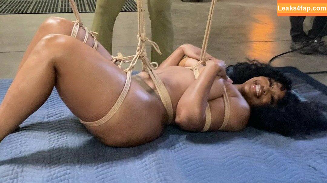 SZA / Solana Rowe / thejad3x leaked photo photo #0062