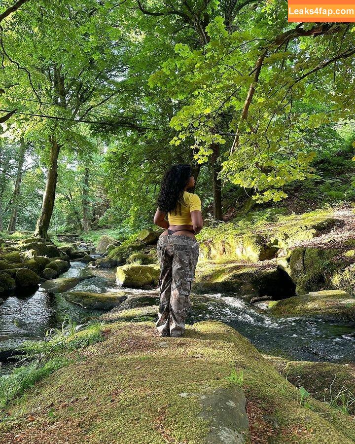 SZA / Solana Rowe / thejad3x leaked photo photo #0105