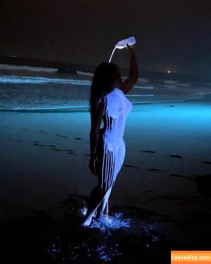SZA photo #0111