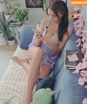 Tania Derveaux photo #0004