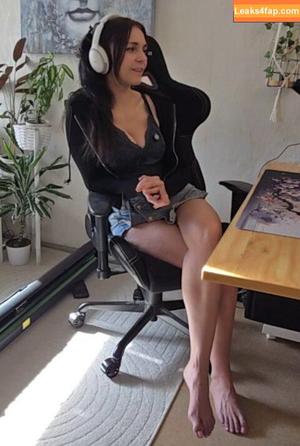 Tania Derveaux photo #0028