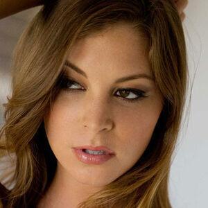 Tara Price photo #0003