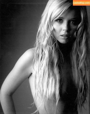 Tara Reid photo #0157