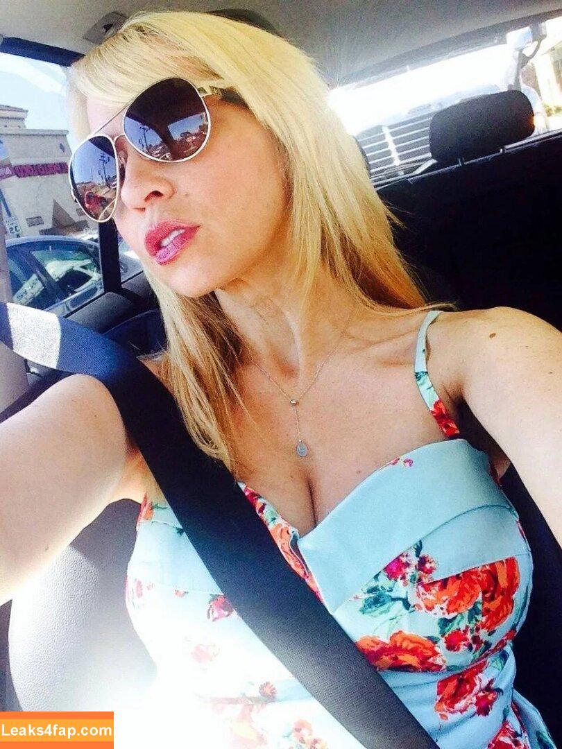 Tara Strong / https: / tarastrong слитое фото фото #0186