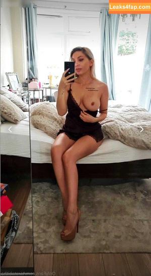 Tara Tabitha photo #0123