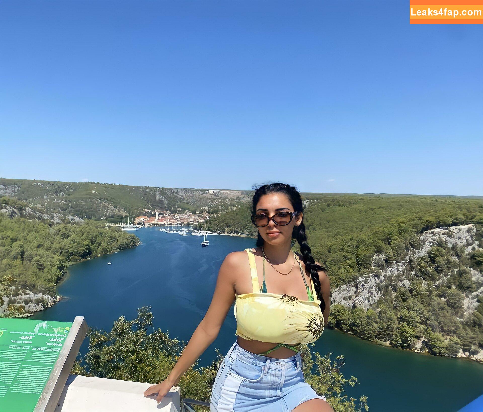 Tara Yazdi / tara.yazdi leaked photo photo #0045