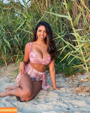 Tara Yazdi photo #0007