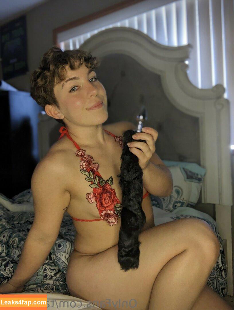 Tasha T-Rex / cant.armbar.a.t.rex / mrftmxxx leaked photo photo #0362