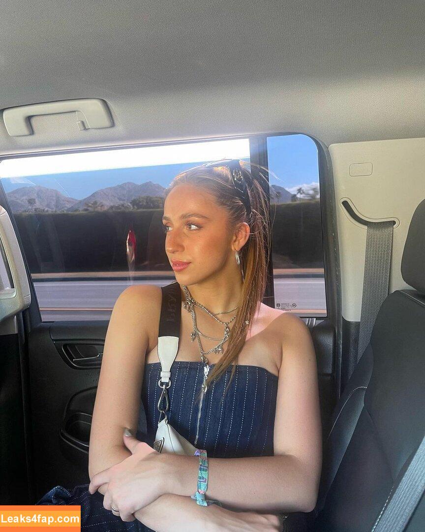 Tate McRae / tatemcrae / u41351078 leaked photo photo #0087