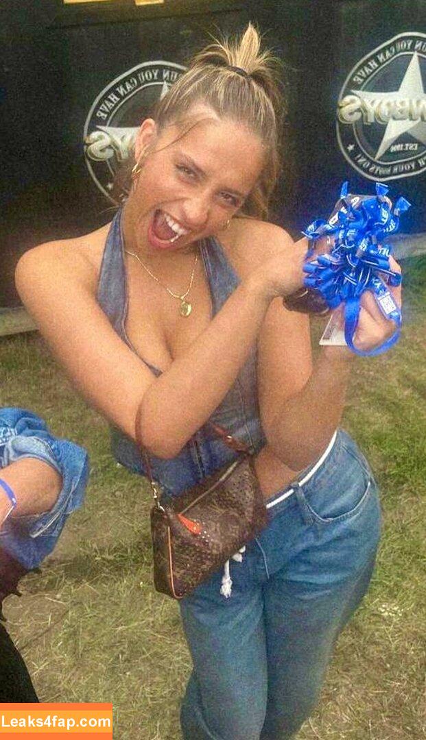 Tate McRae / tatemcrae / u41351078 leaked photo photo #0137