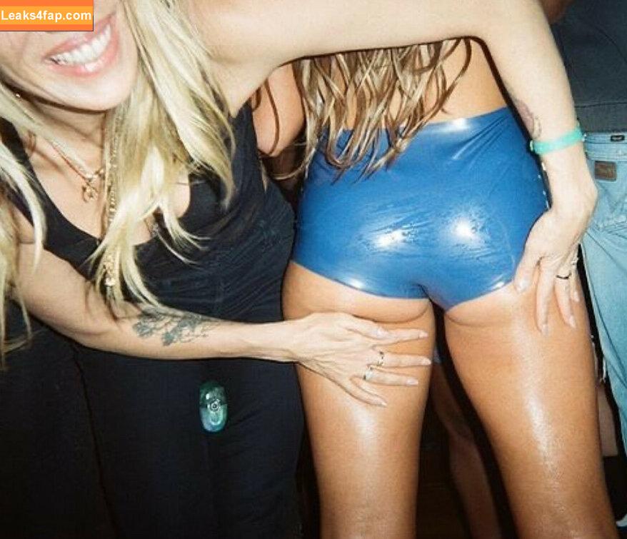 Tate McRae / tatemcrae / u41351078 leaked photo photo #0306