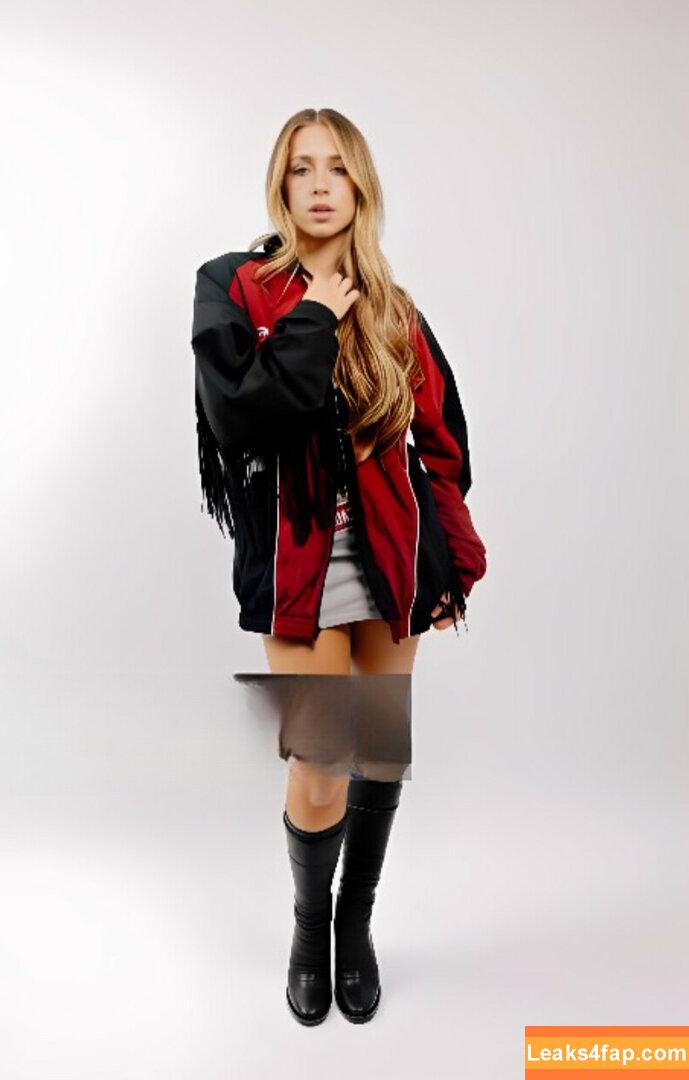 Tate McRae / tatemcrae / u41351078 leaked photo photo #0323