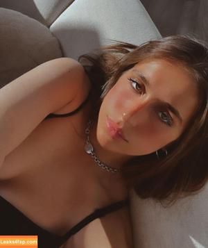 Tate McRae photo #0024