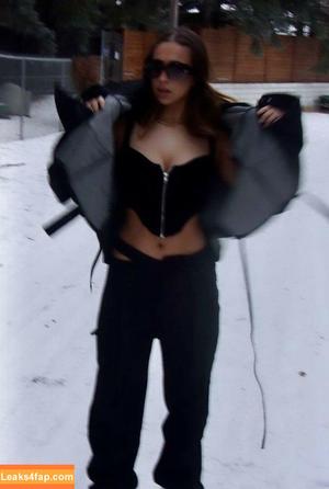 Tate McRae photo #0026