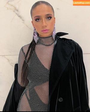 Tate McRae photo #0068