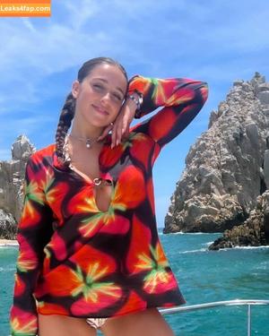 Tate McRae photo #0078