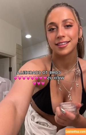 Tate McRae photo #0090