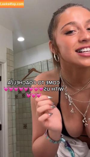 Tate McRae photo #0092