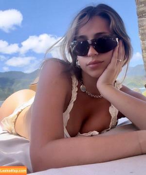 Tate McRae photo #0102