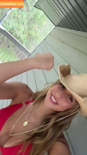 Tate McRae photo #0130