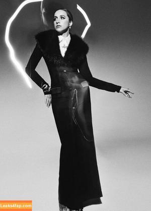 Tate McRae photo #0152