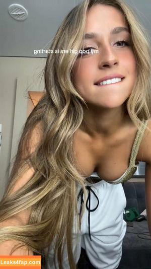 Tate McRae photo #0162