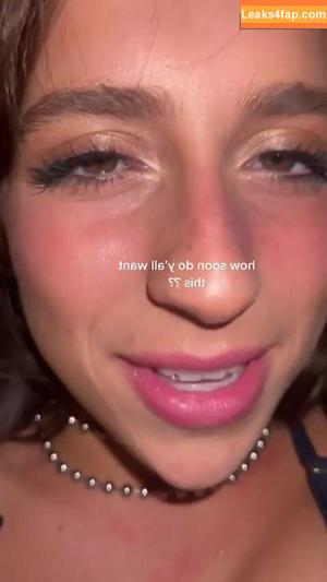 Tate McRae photo #0179