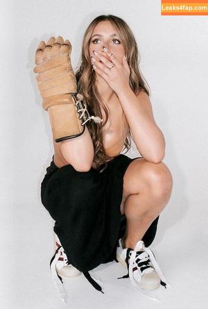 Tate McRae photo #0202