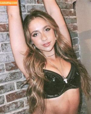 Tate McRae photo #0206