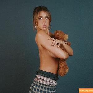 Tate McRae photo #0208