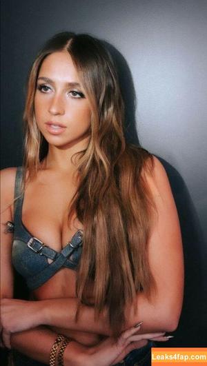 Tate McRae photo #0209