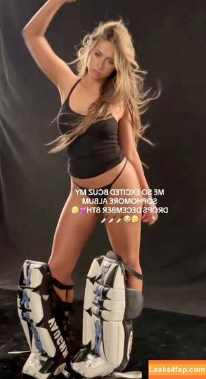 Tate McRae photo #0219