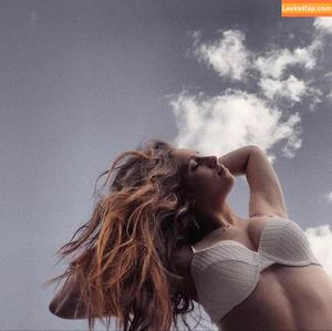 Tate McRae photo #0242