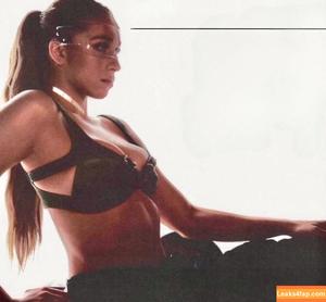 Tate McRae photo #0247